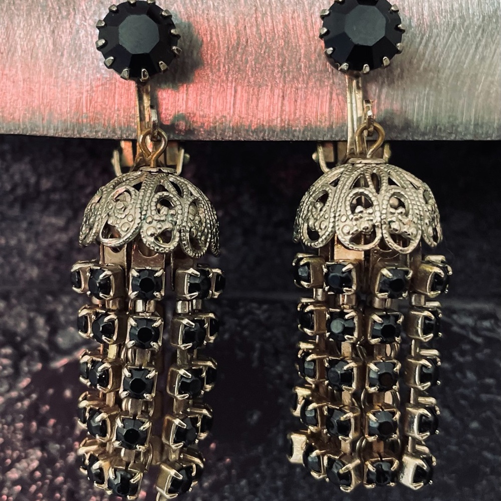 Vintage Weiss Clip Earrings - Black Stones in Gold Setting - Signed